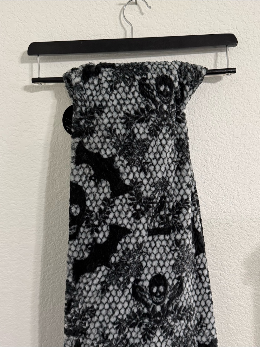 Damask skull bats oversized throw blanket